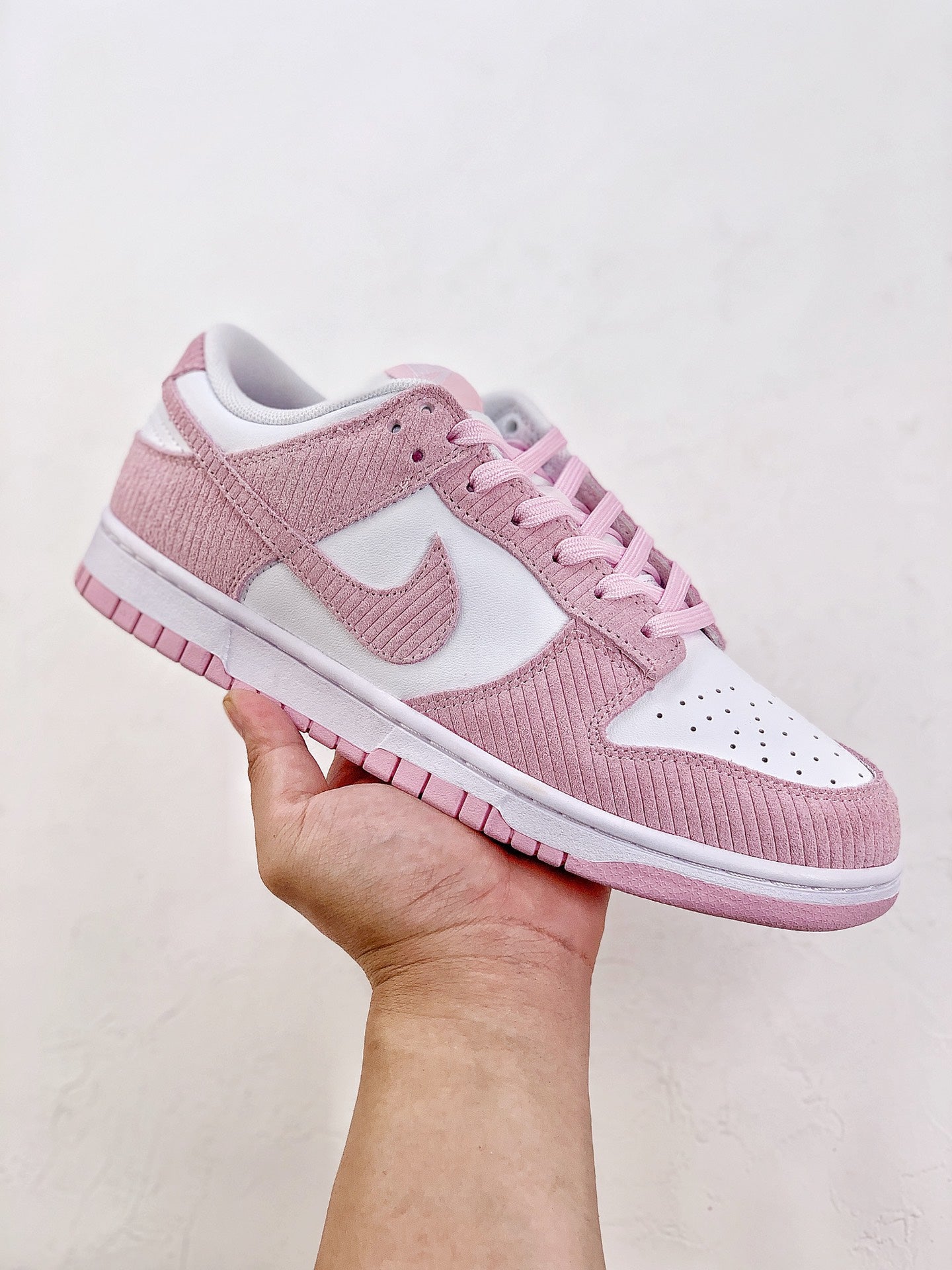 DUNK LOW PINK AND WHITE