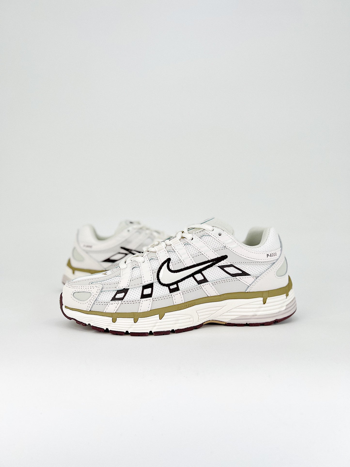 NIKE P6000 WHITE AND BROWN