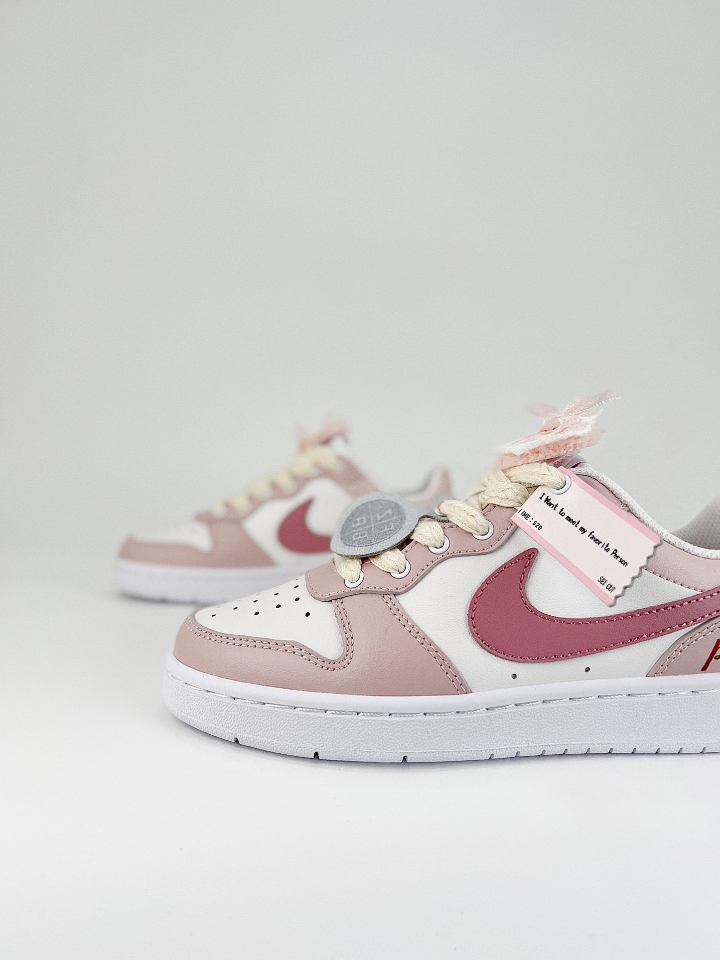 NIKE VISION COURT LOW PINK AND WHITE