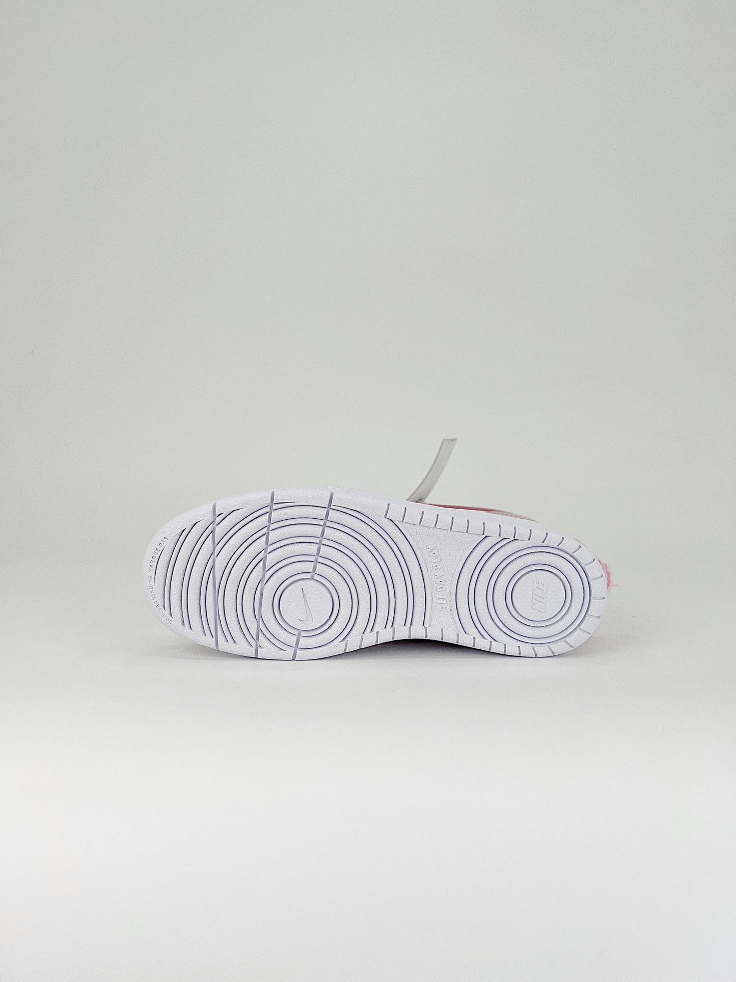 NIKE VISION COURT LOW PINK AND WHITE