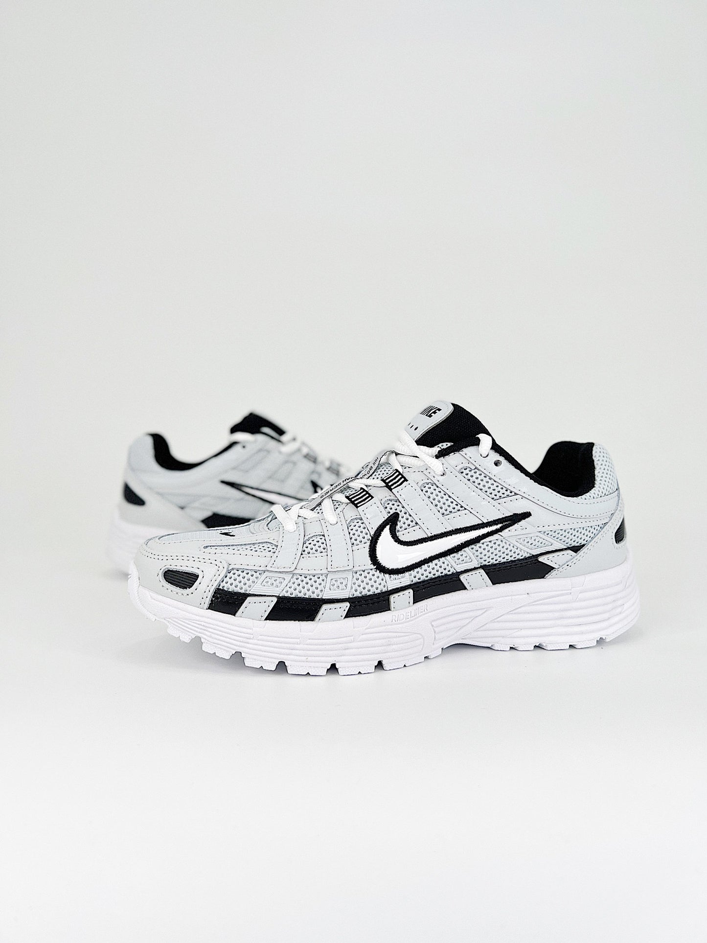 NIKE P6000 WHITE AND BLACK