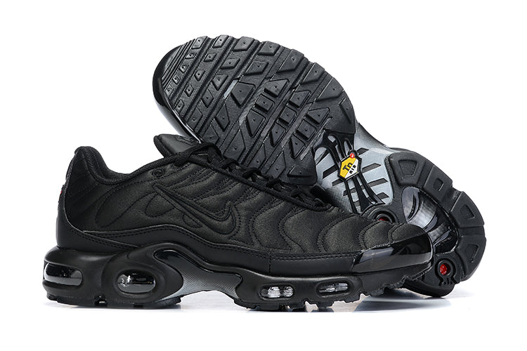 NIKE AIR MAX PLUS TRIPLE BLACK