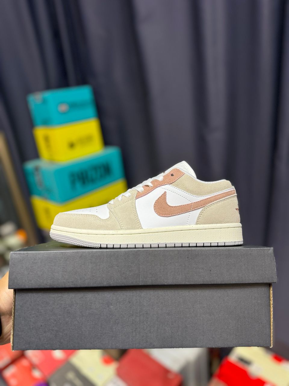 Jordan 1 Low SE LEGEND LIGHT BROWN