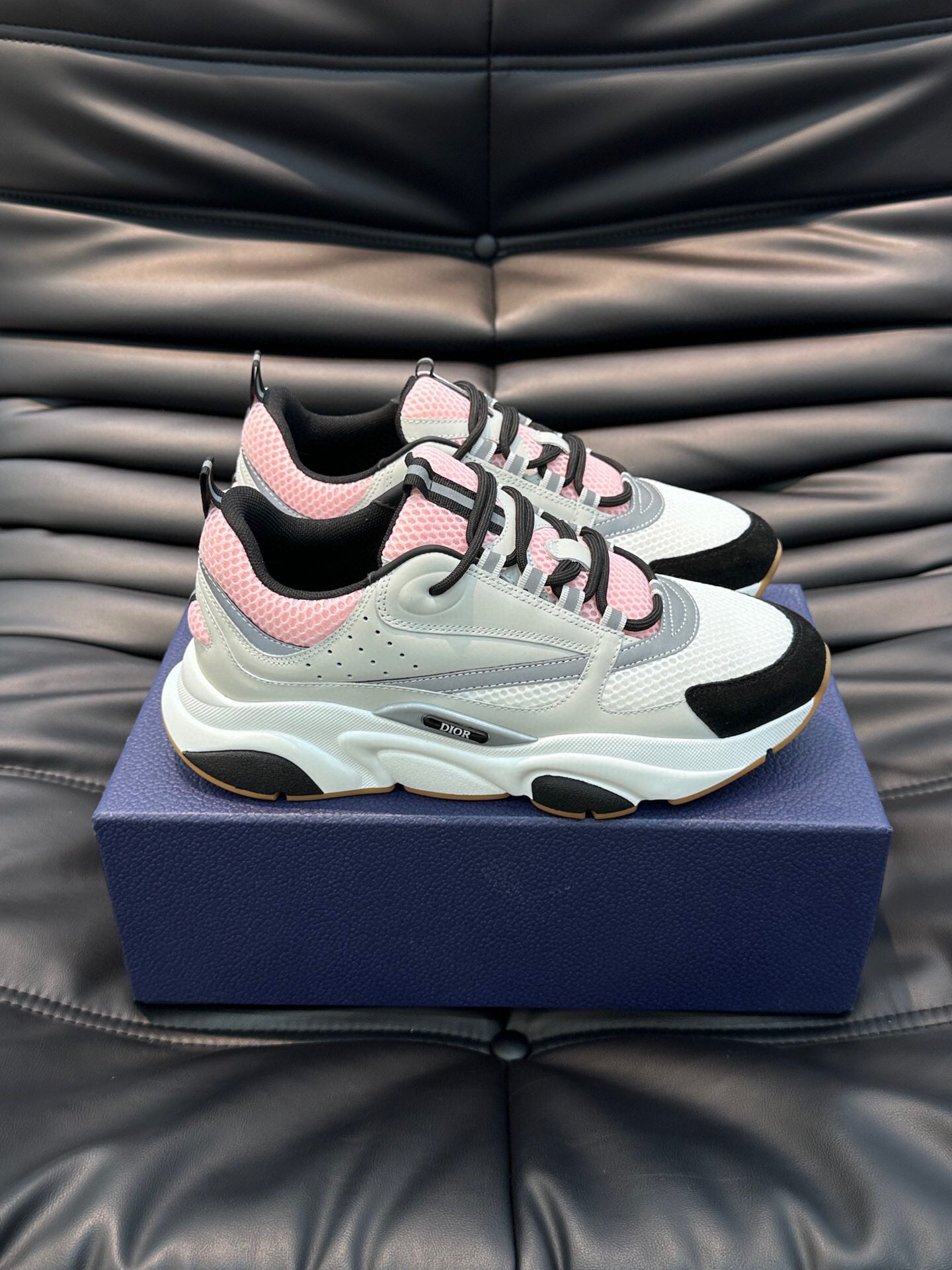 B22 WHITE PINK