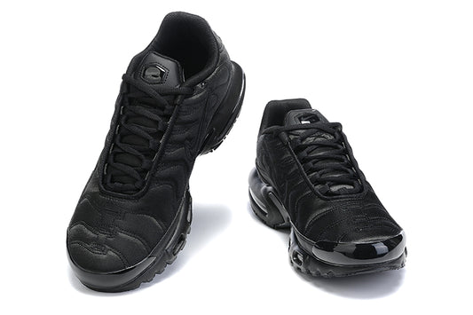 NIKE AIR MAX PLUS TRIPLE BLACK