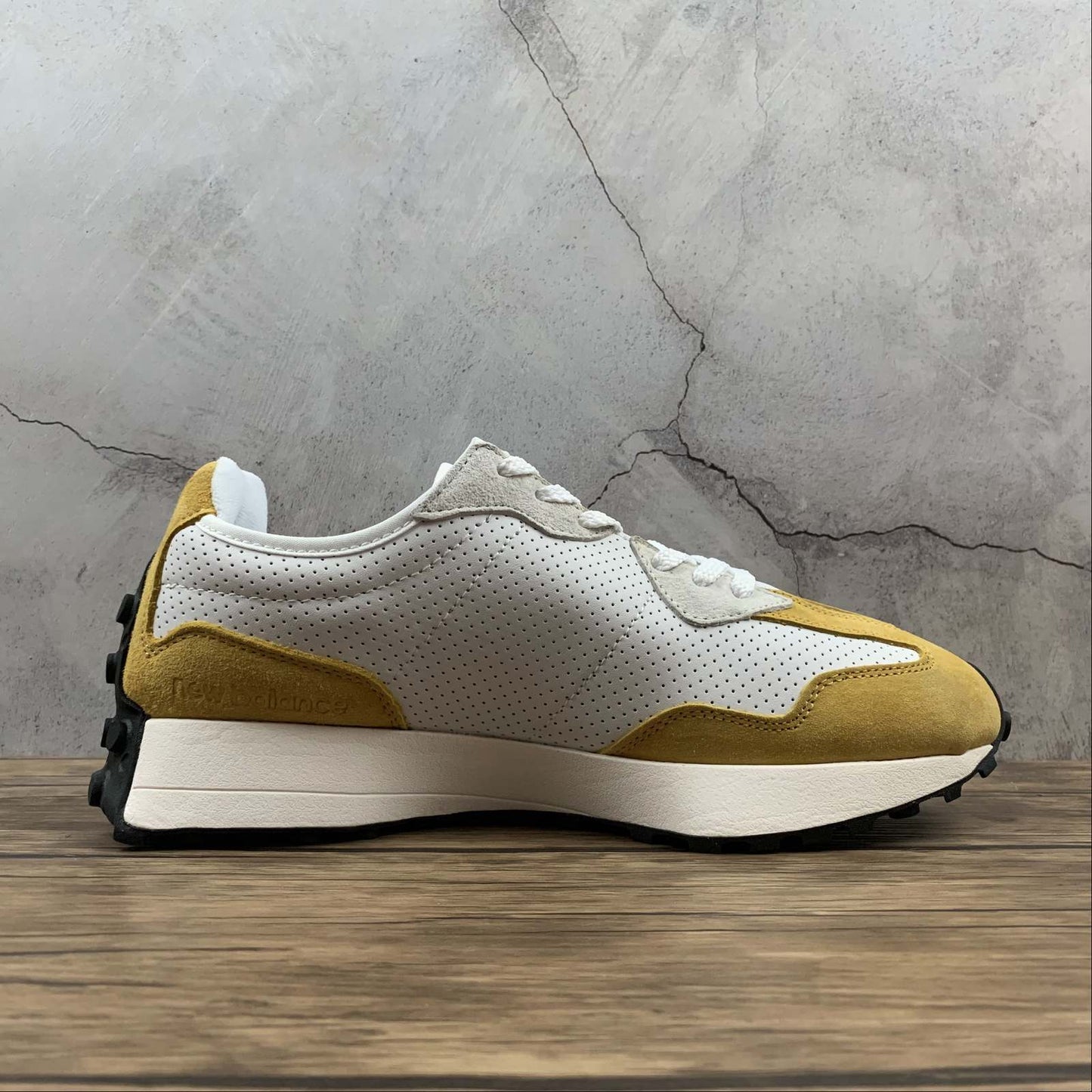 New Balance 327 YELLOW WHITE