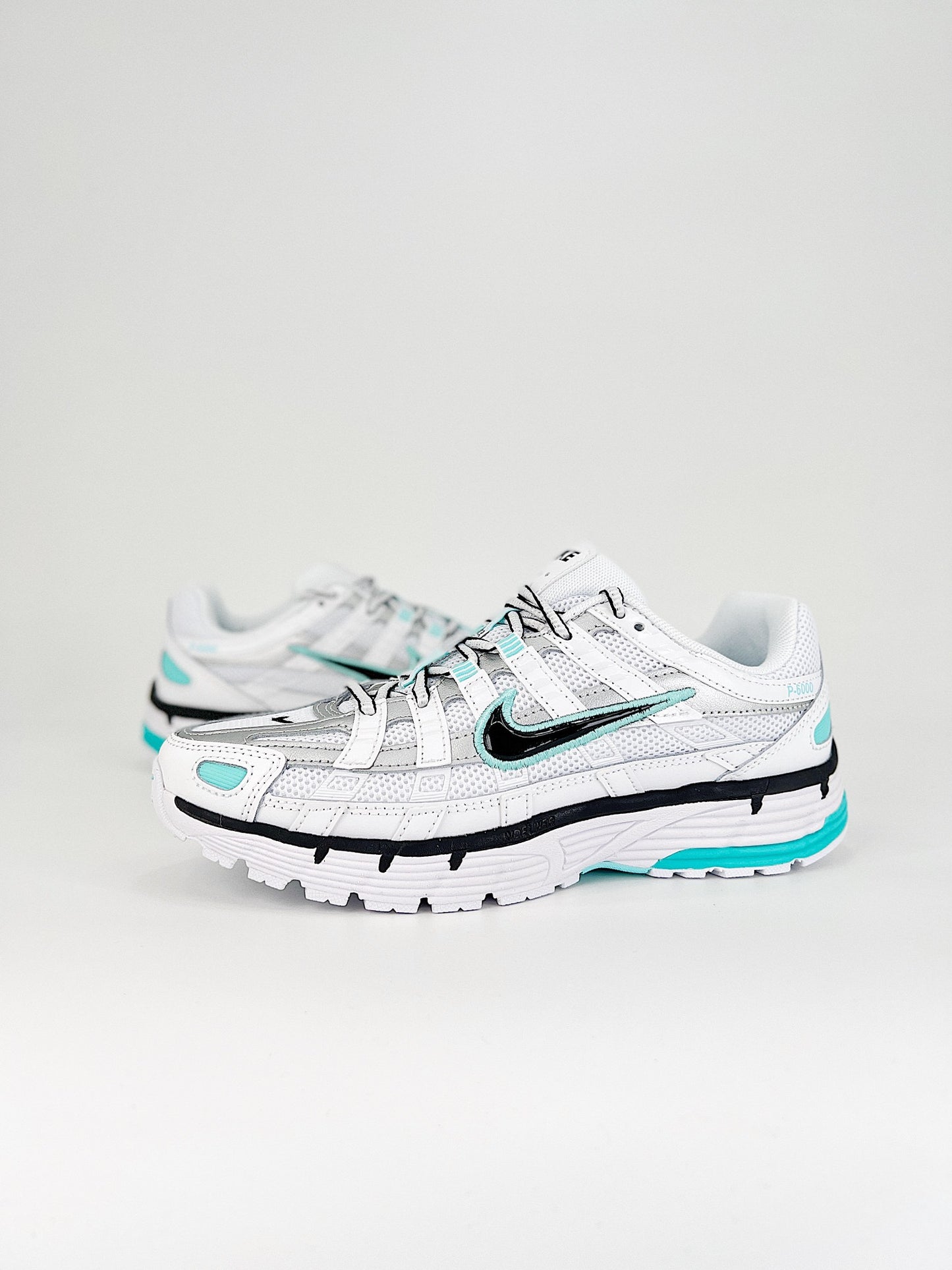 NIKE P6000 WHITE AND BLUE