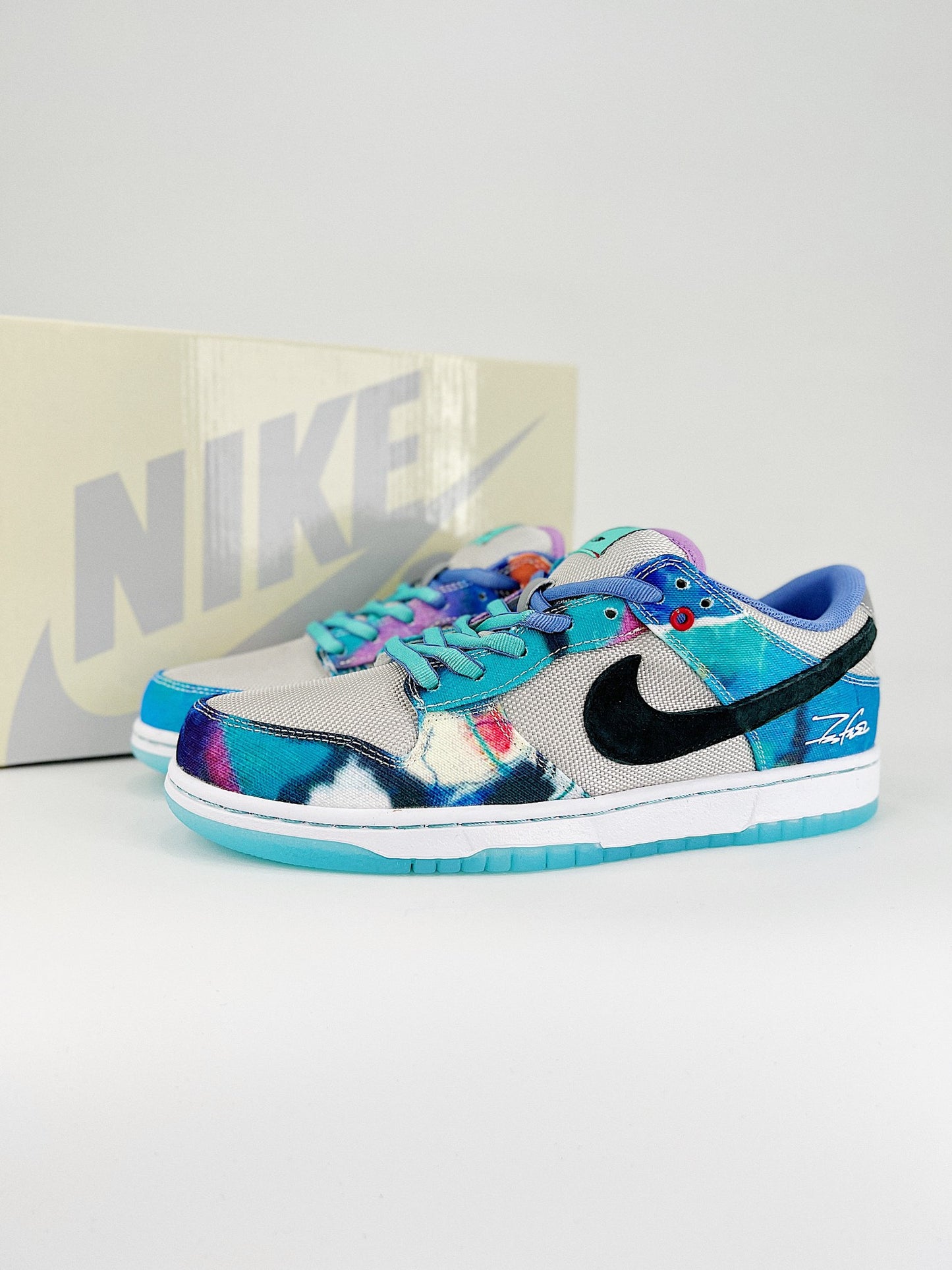 DUNKS LOW Futura Laboratorie