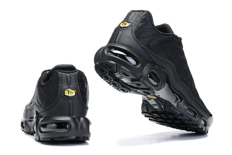 NIKE AIR MAX PLUS TRIPLE BLACK