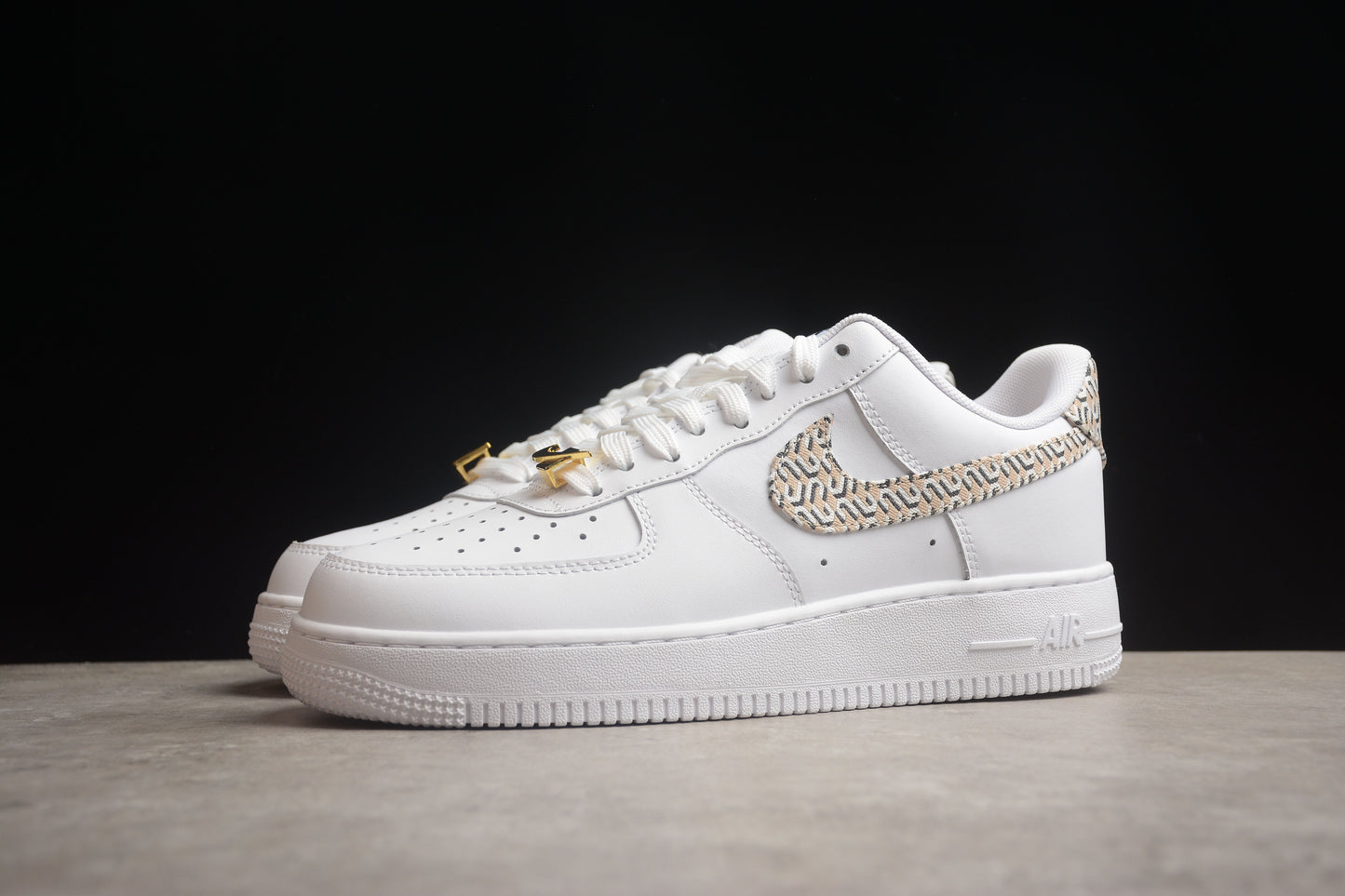 AIR FORCE 1 WHITE BARELY