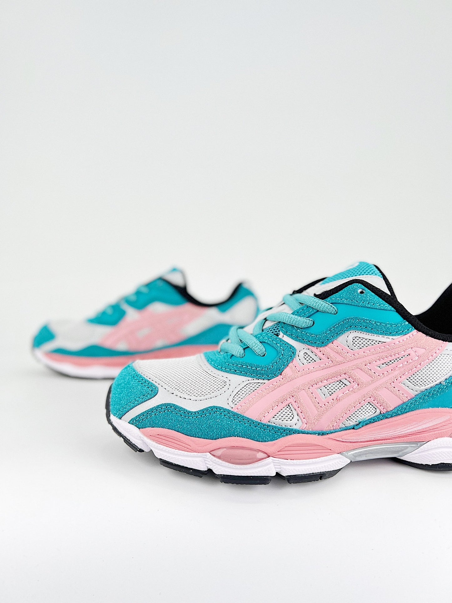 ASIC GEL NYC NIMBUS PINK AND BLUE
