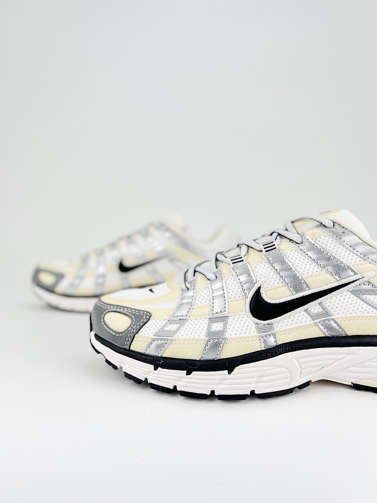 NIKE P6000 GREY AND BELGE