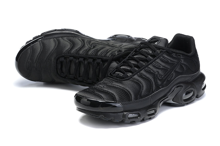 NIKE AIR MAX PLUS TRIPLE BLACK