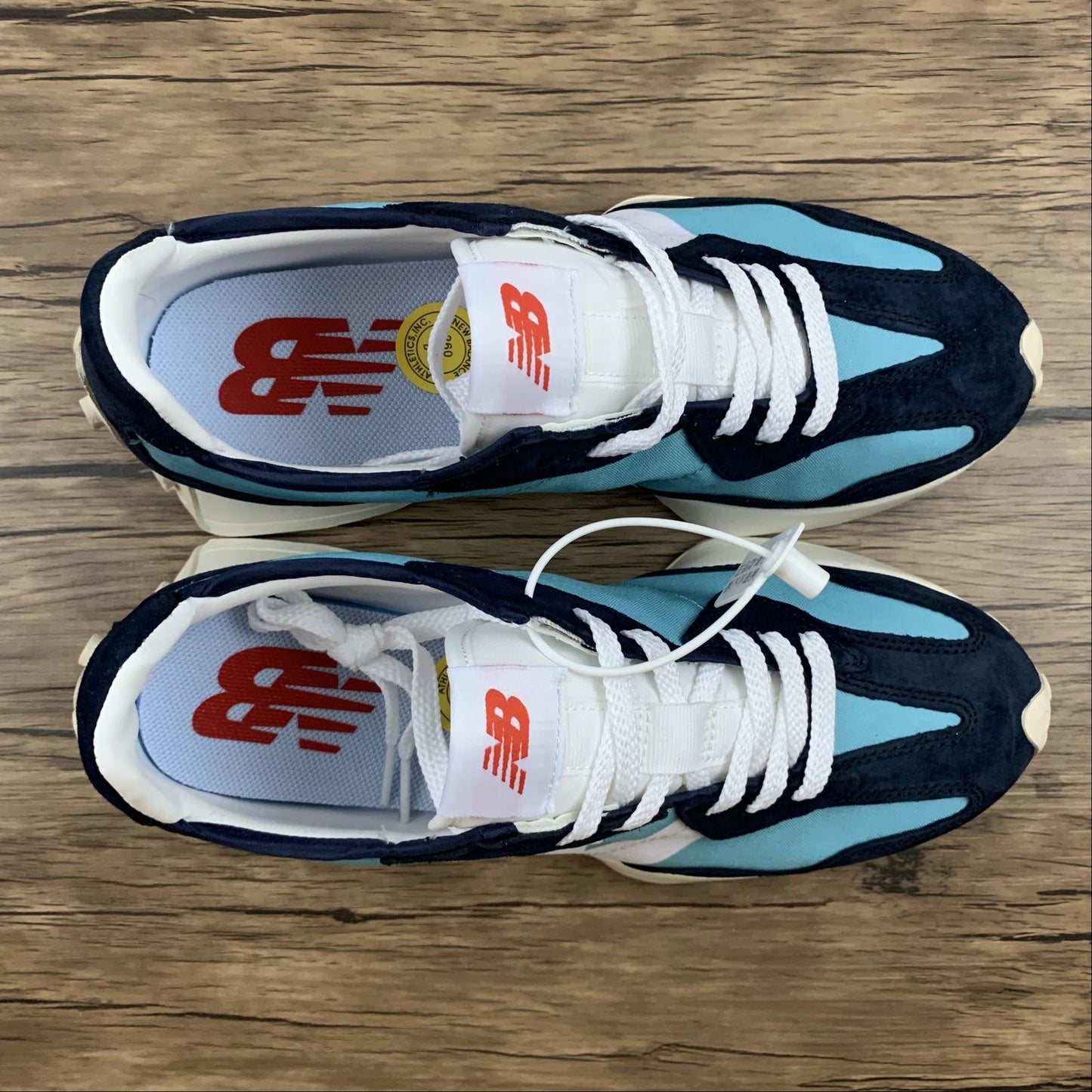 New Balance 327 MARINE BLANC