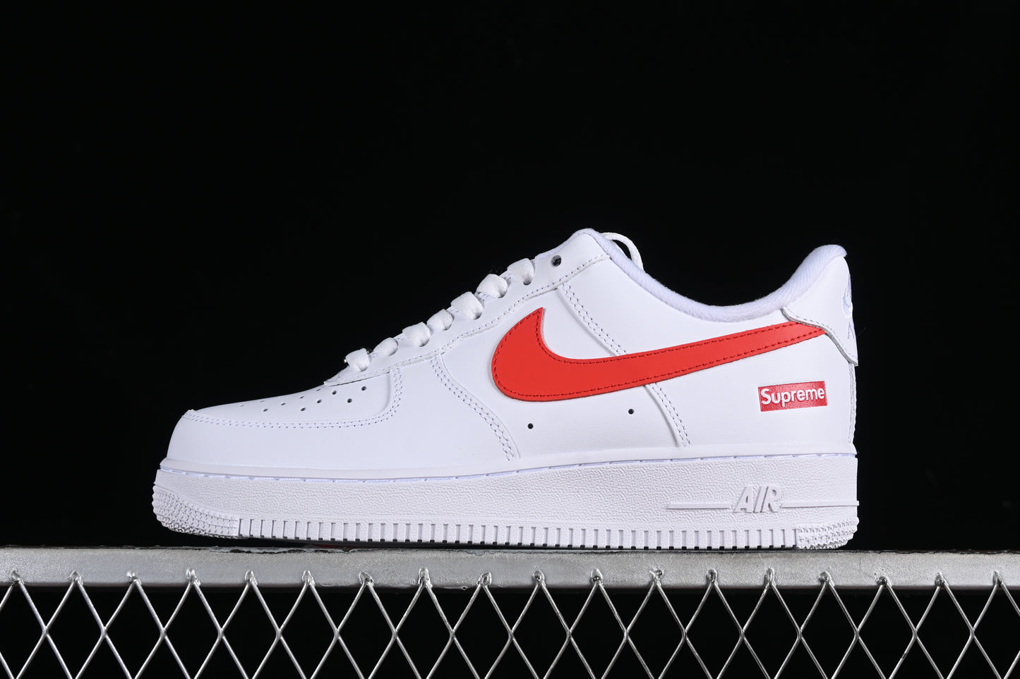 Supreme x Nike Air Force 1 Low White/Speed Red « China Exclusive »