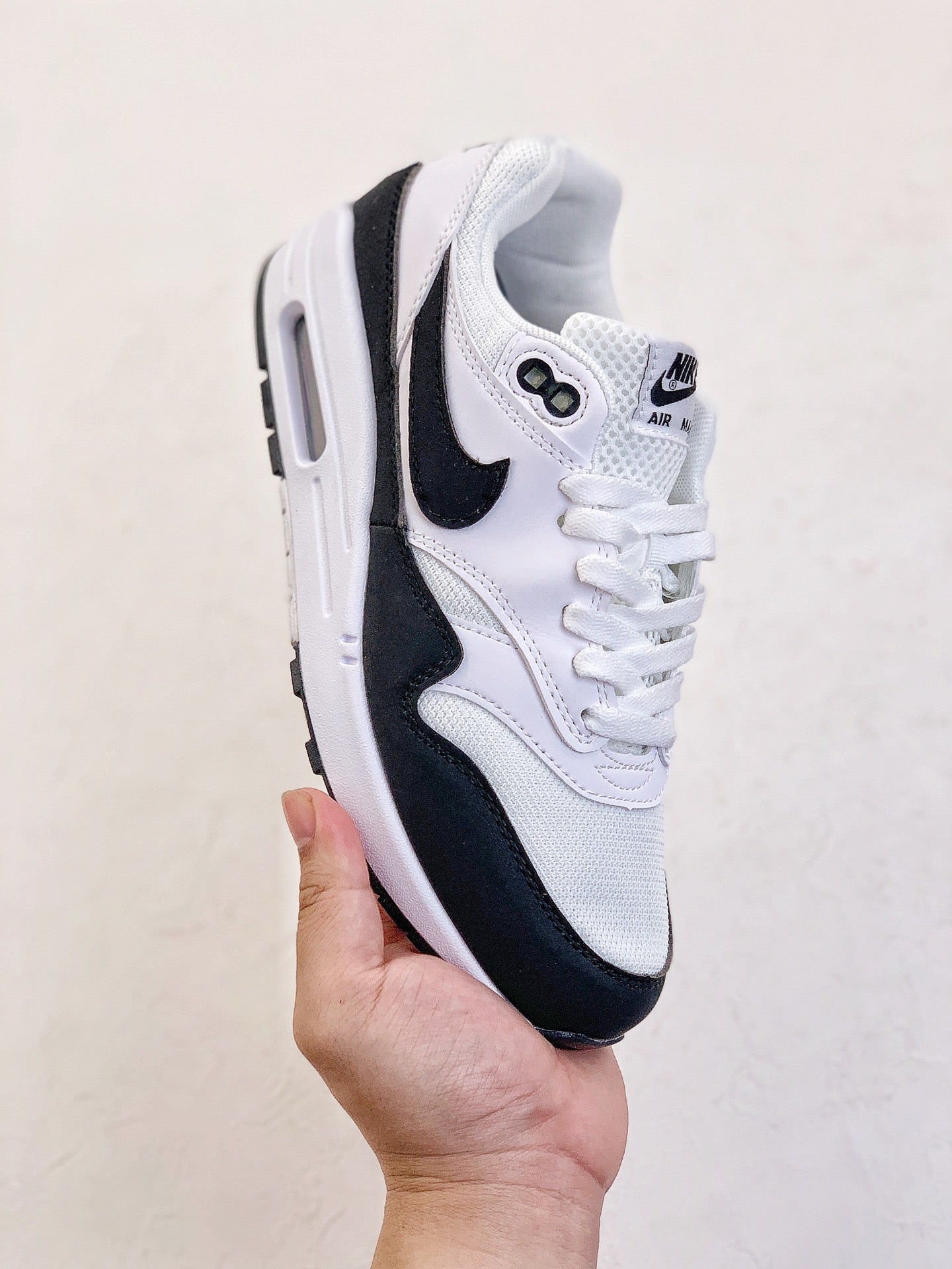 AIR MAX 1 ALL BLACK AND WHITE