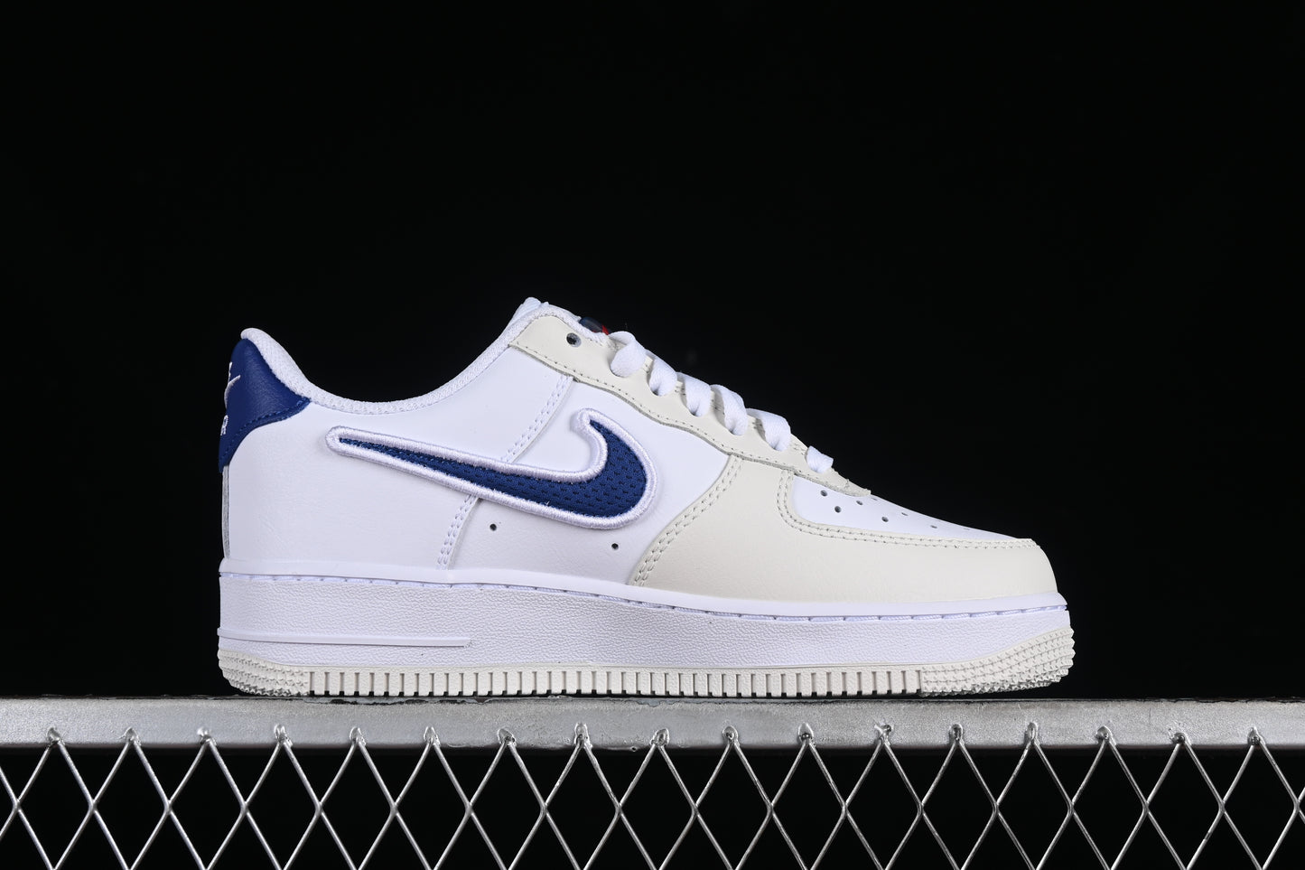 AIR FORCE 1 LV8 SINCE 1972