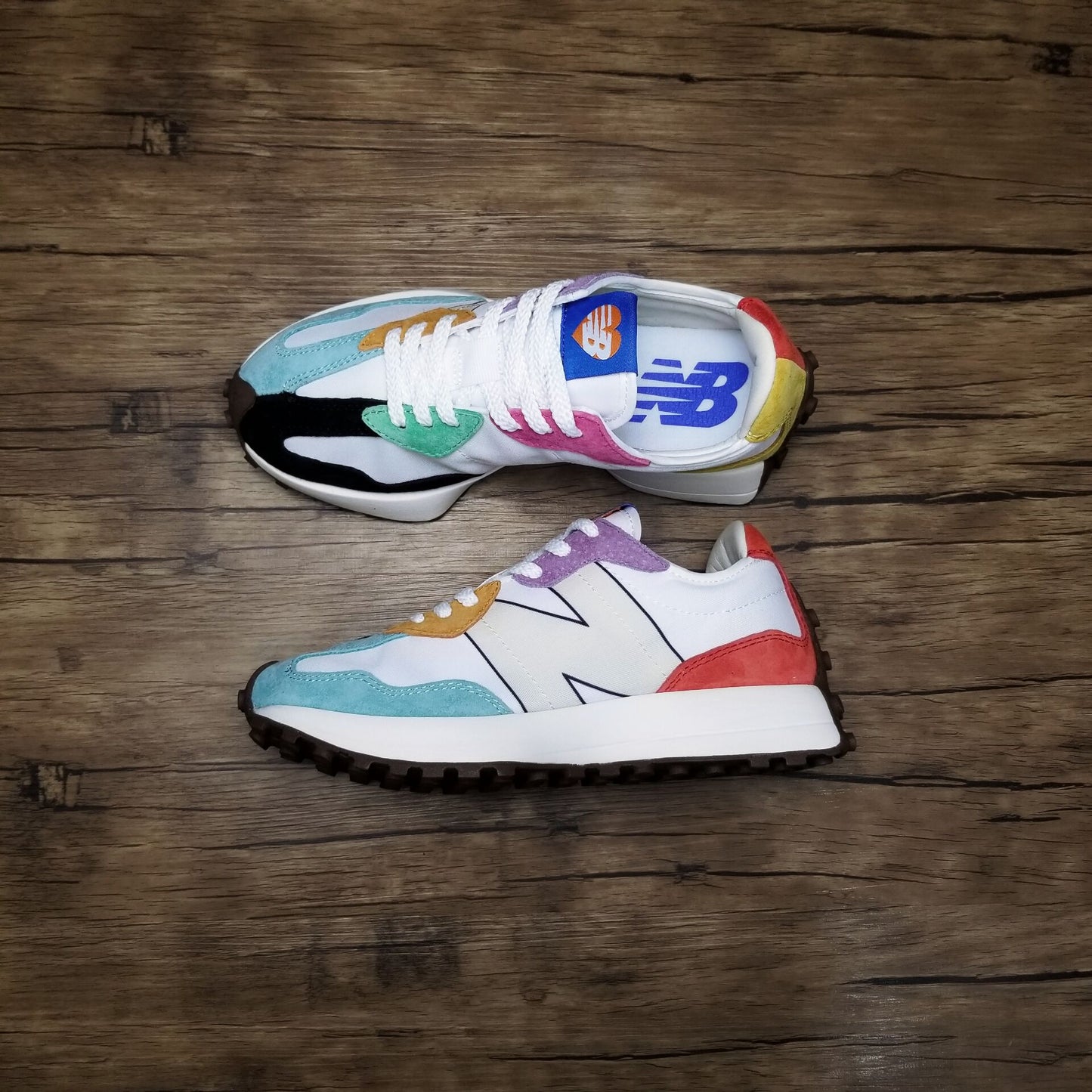 New Balance 327 PASTEL COLORS