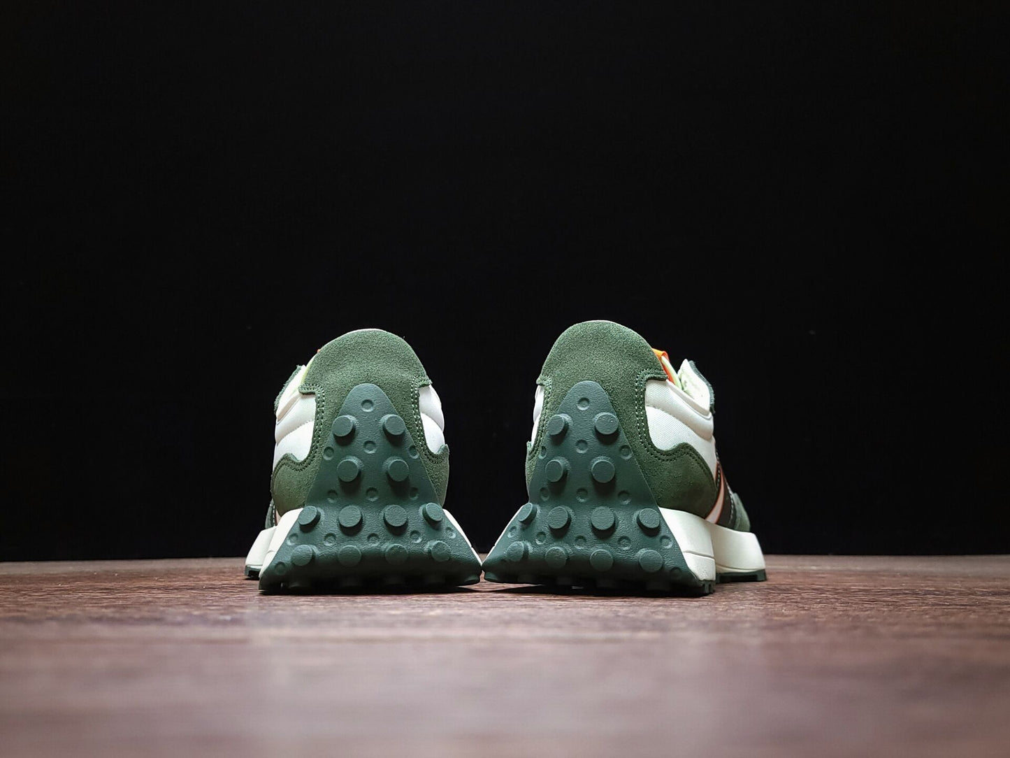 New Balance 327 OLIVE