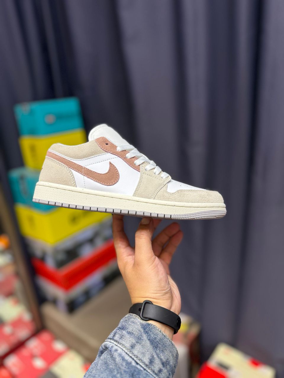 Jordan 1 Low SE LEGEND LIGHT BROWN