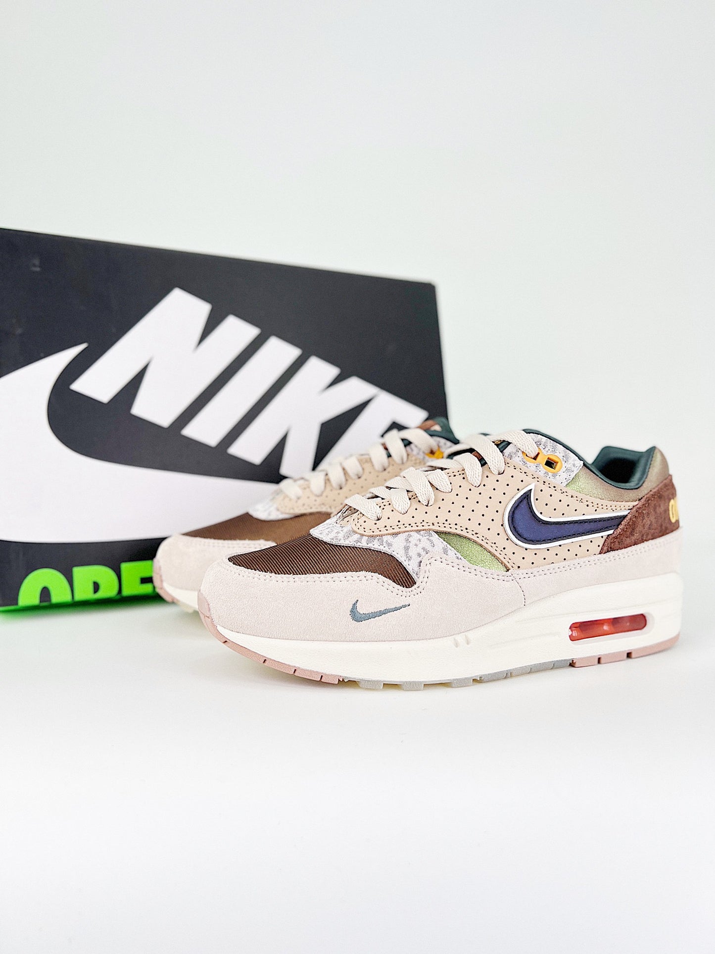 AIR MAX 1 "87 PRENIUM UNIVERSITY