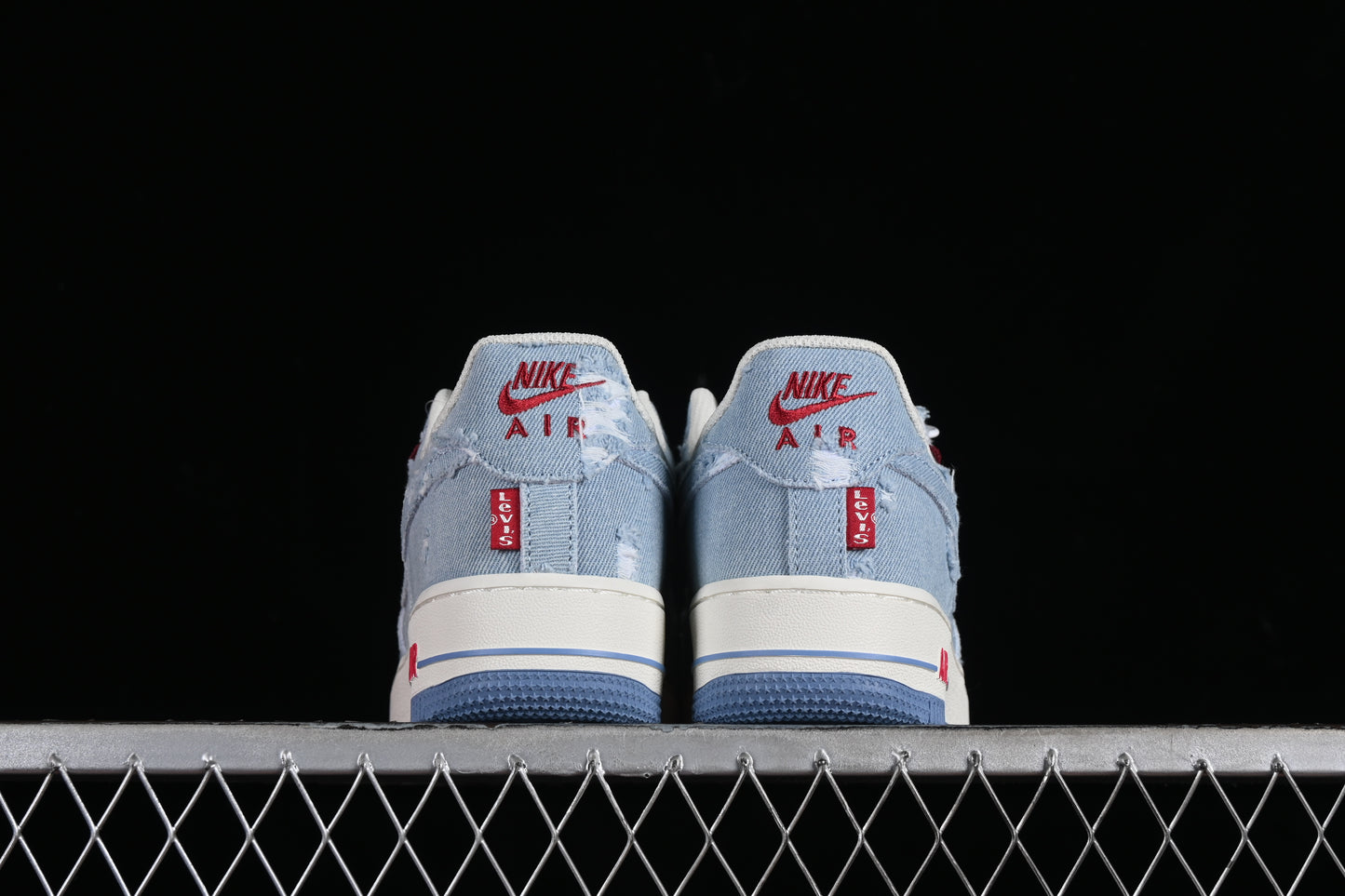 NIKE AIR FORCE 1 EDITION "LEVIS"