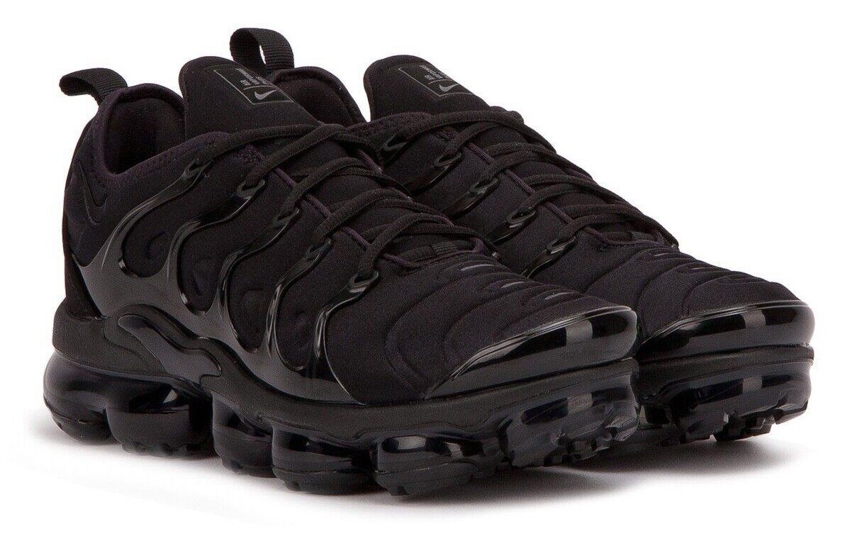 NIKE AIR VAPORMAX PLUS TRIPLE BLACK