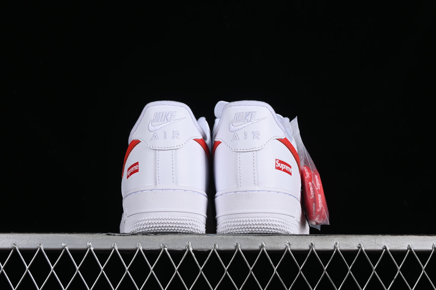 Supreme x Nike Air Force 1 Low White/Speed Red « China Exclusive »