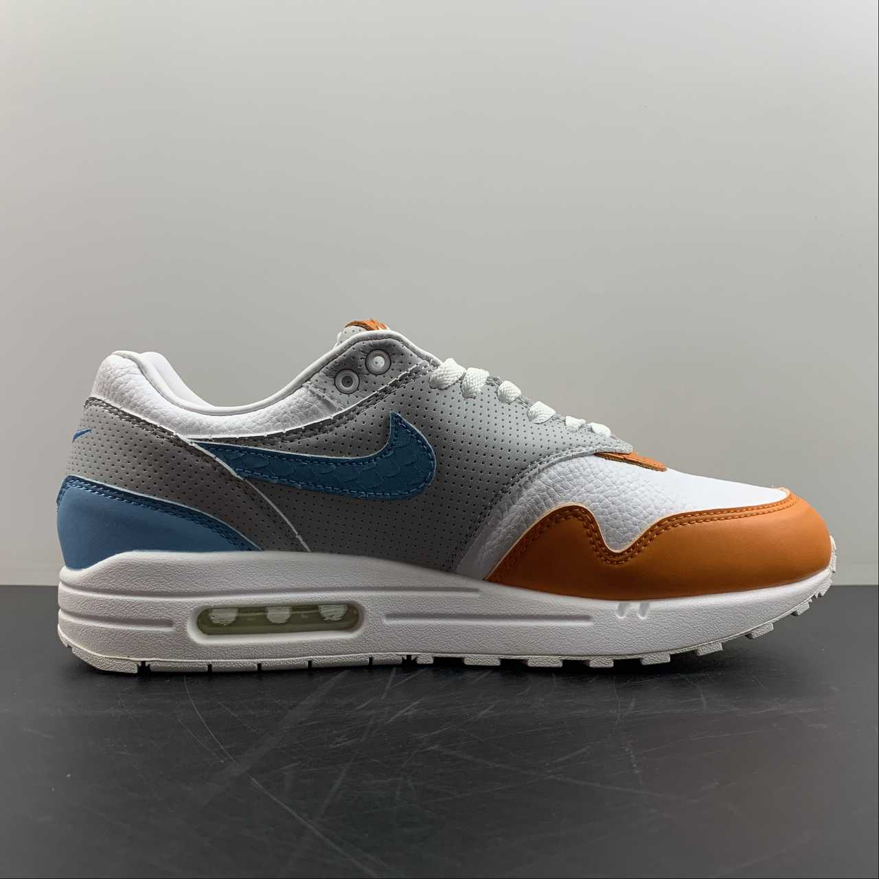 AIR MAX 1 ORANGE AND BLUE