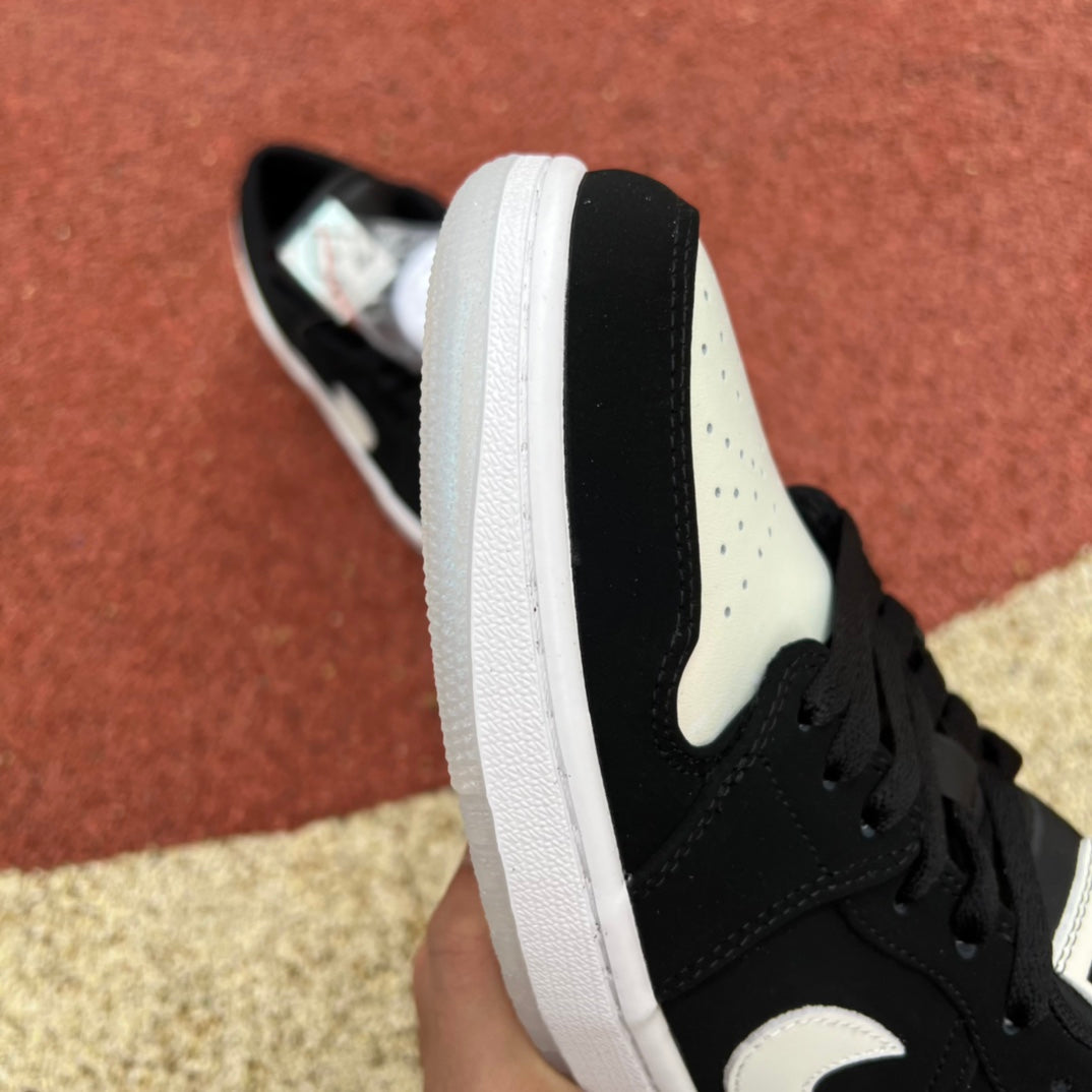 Jordan 1 Low BLACK AND WHITE