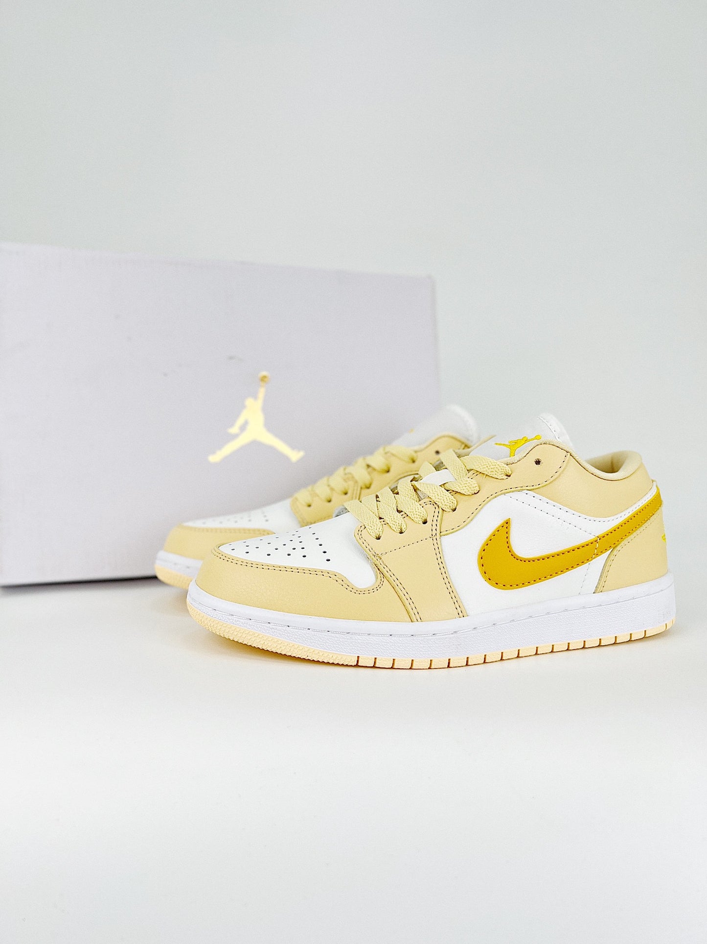 Jordan 1 Low Sail / Yellow Ochre / Pale Vanilla / White