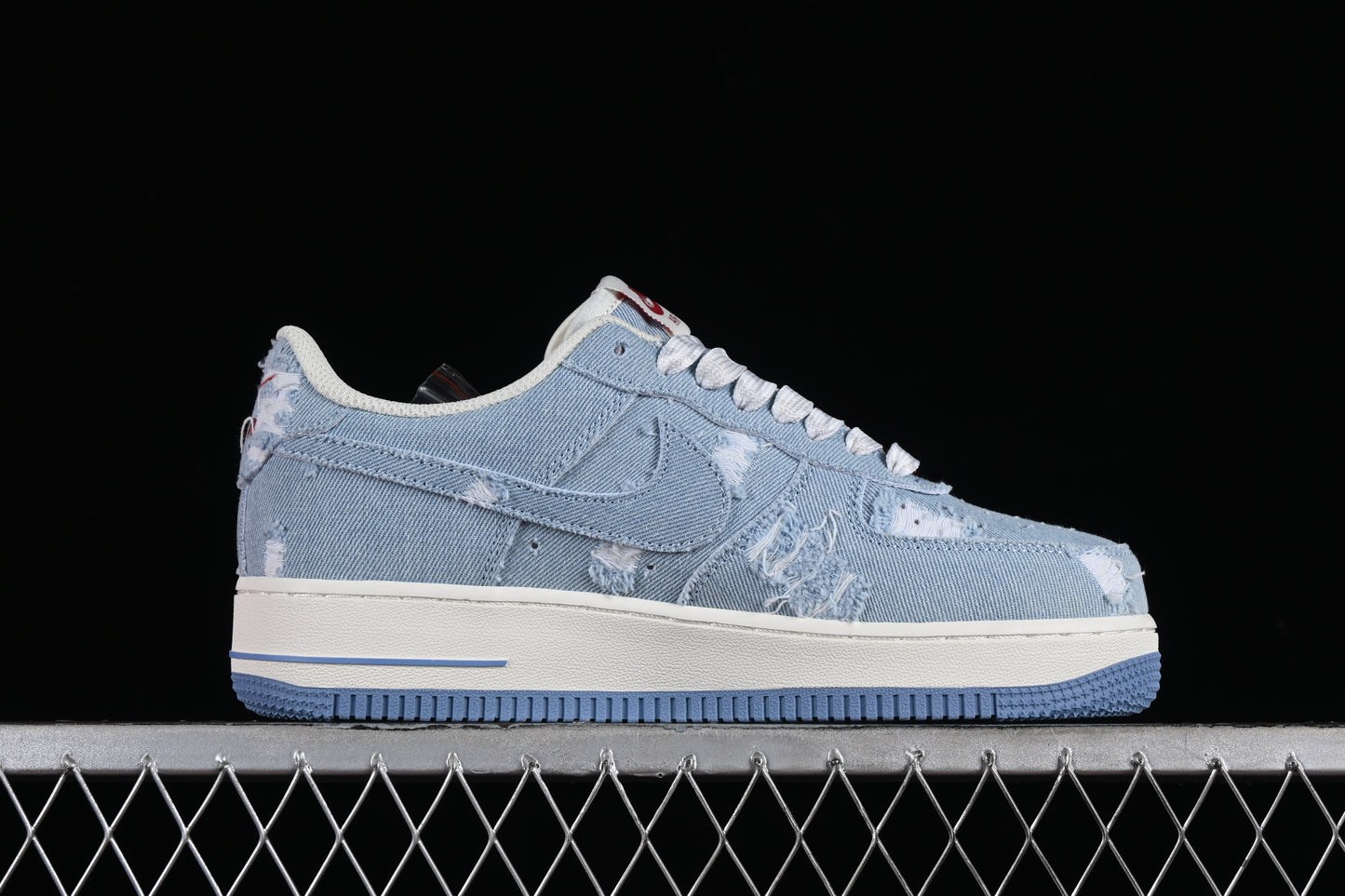 NIKE AIR FORCE 1 EDITION "LEVIS"