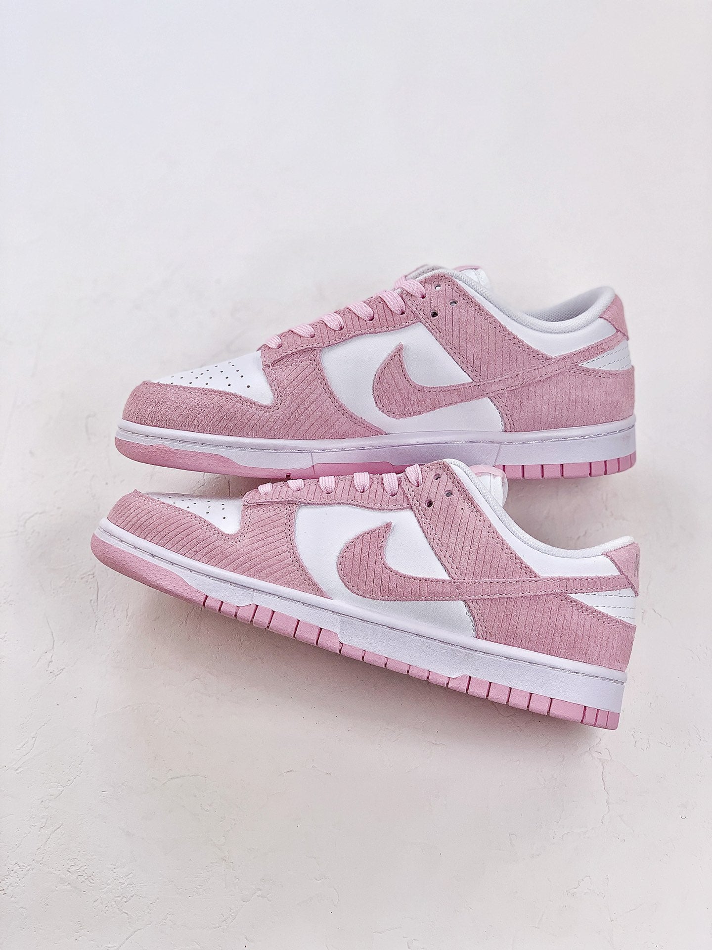 DUNK LOW PINK AND WHITE