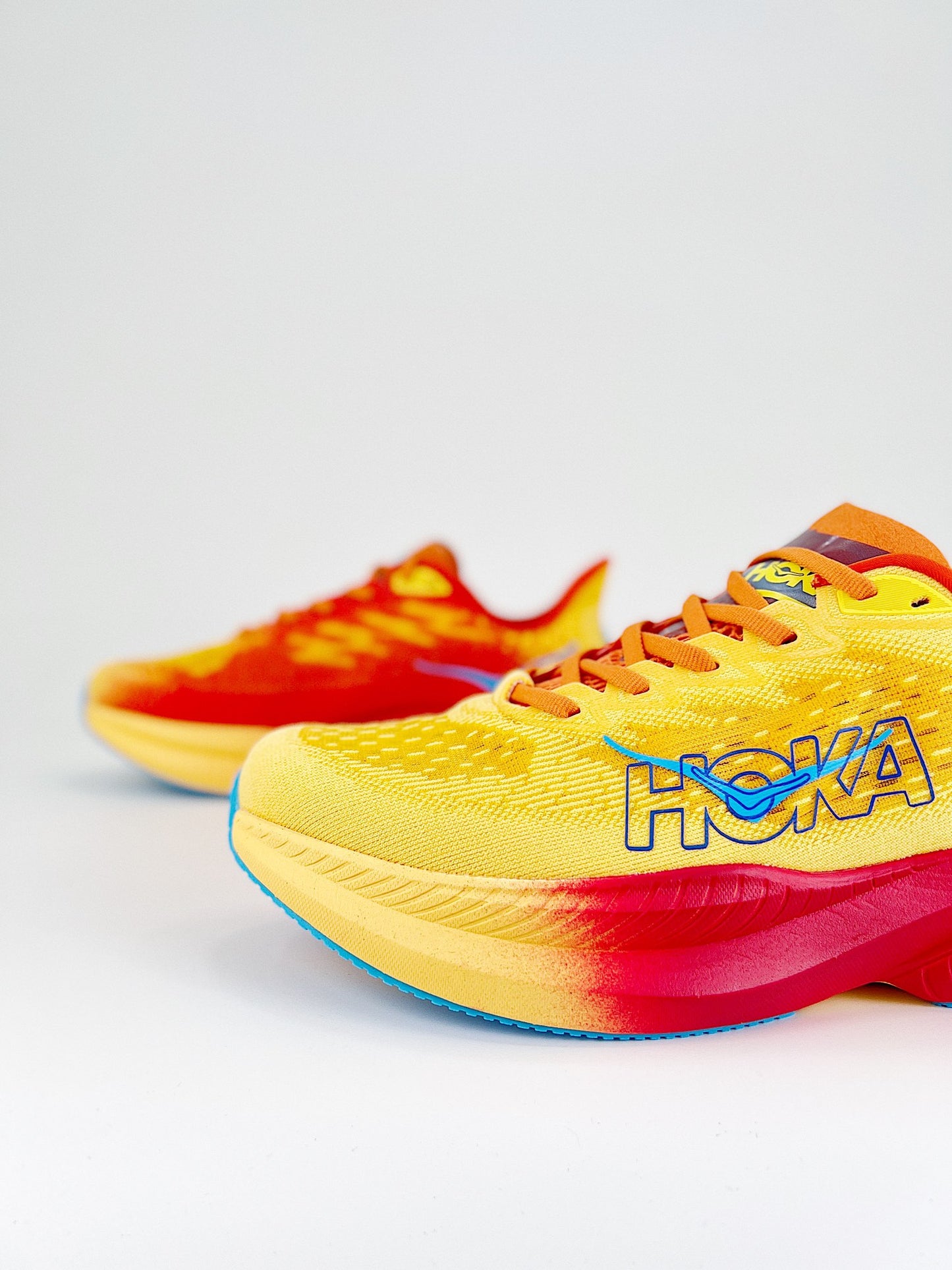 HOKA MACH 6