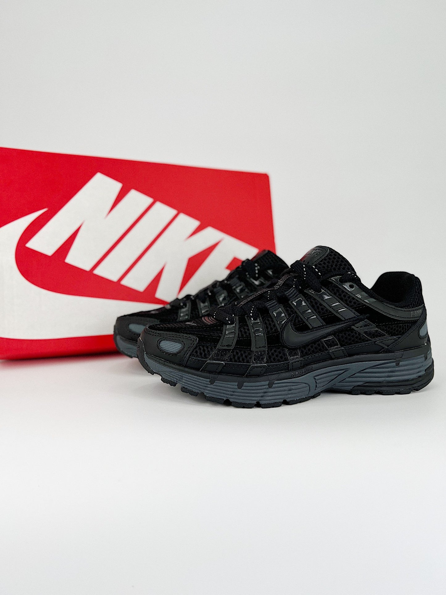 NIKE P6000 BLACK