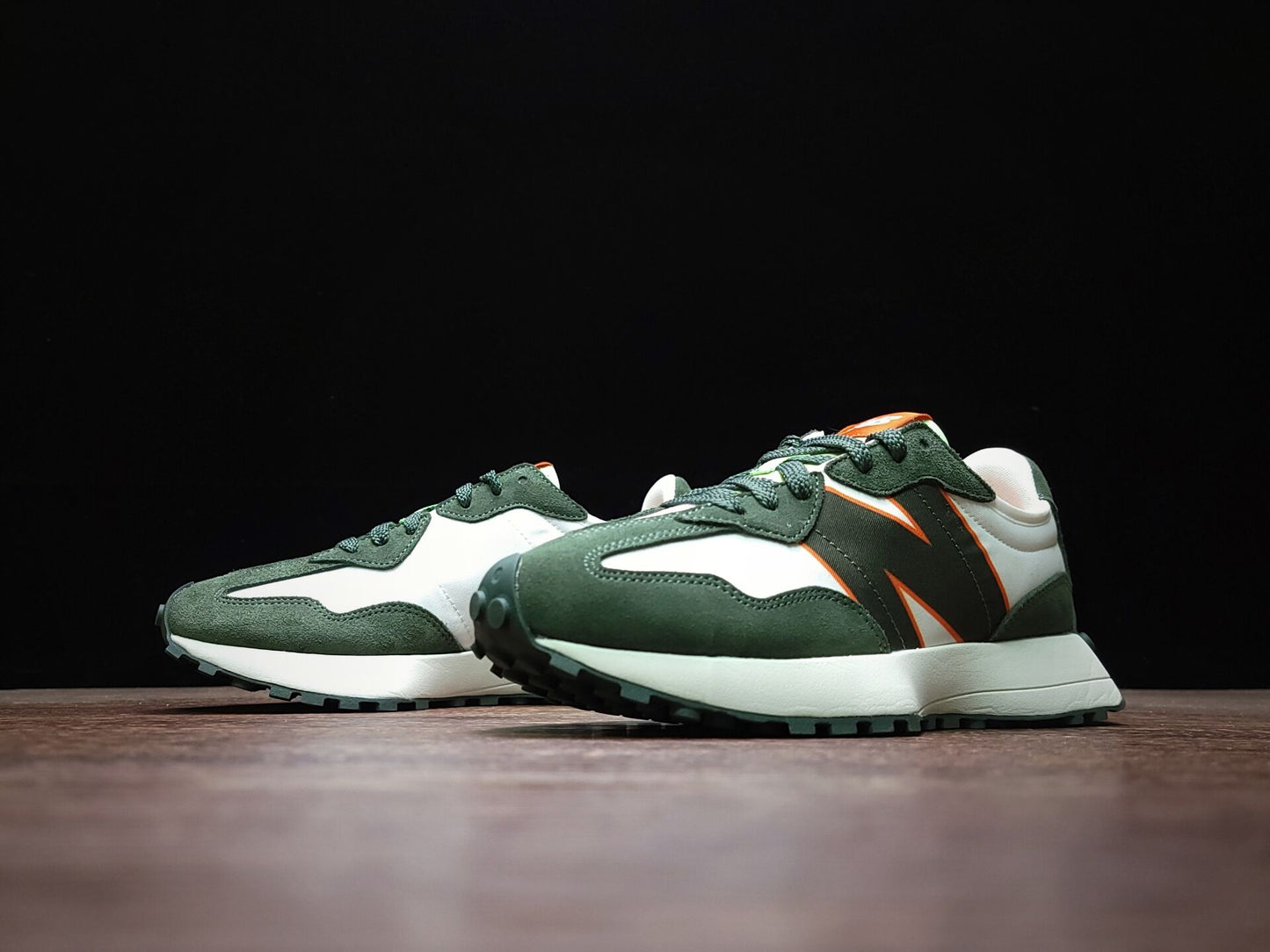 New Balance 327 OLIVE