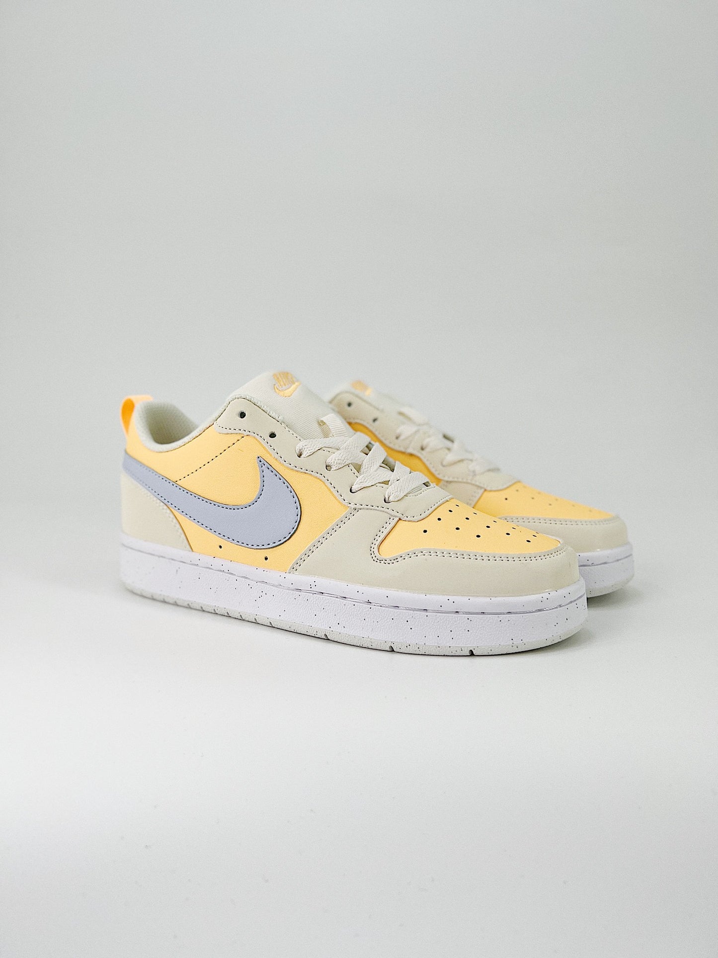 NIKE VISION COURT LOW YELLOW