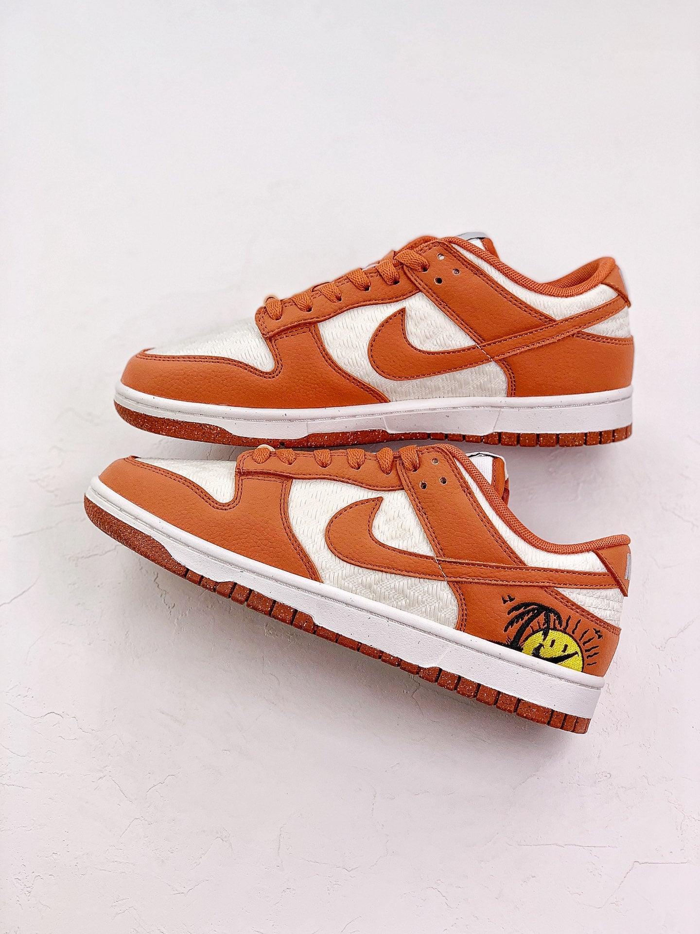 NIKE DUNKS LOW "SUN CLUB"