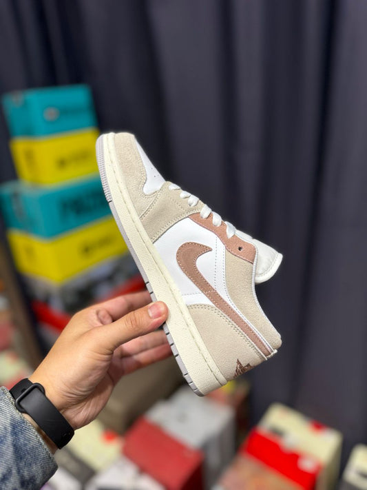 Jordan 1 Low SE LEGEND LIGHT BROWN