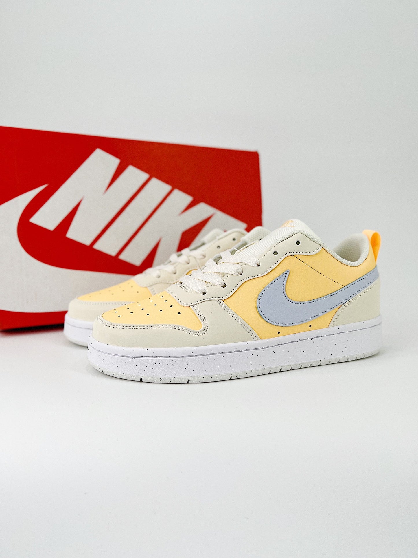 NIKE VISION COURT LOW YELLOW